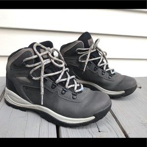 Women’s Columbia hiking boots sz 9